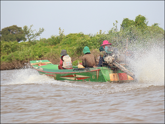 <strong>Veloci sul Tonle Sap Lake </strong><br /> <br /><em>♫ Chick Corea & Gary Burton - Arise, Her Eyes.mp3</em>