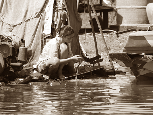 <strong>Bucato sul Sangker River </strong><br /> <br /><em>♫ Chick Corea & Gary Burton - Arise, Her Eyes.mp3</em>