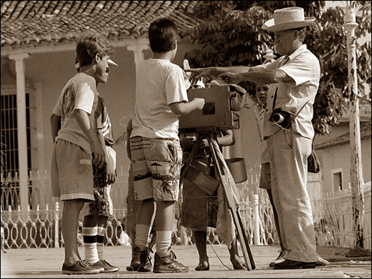 <strong>Fotografo d'altri tempi</strong><br /> <br /><em>♫ Polo Montañez - Guajiro Natural - Guajiro Natural.mp3</em>