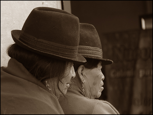 <strong>Tra le strade di Quito</strong><br /> <br /><em>♫ Chick Corea & Gary Burton - Crystal Silence - What Game Shall We Play Today .mp3</em>