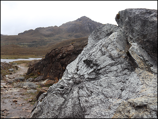 <strong>Parque Nacional Cajas - Roccia impattata dal meteorite</strong><br /> <br /><em>♫ Chick Corea & Gary Burton - Crystal Silence - What Game Shall We Play Today .mp3</em>