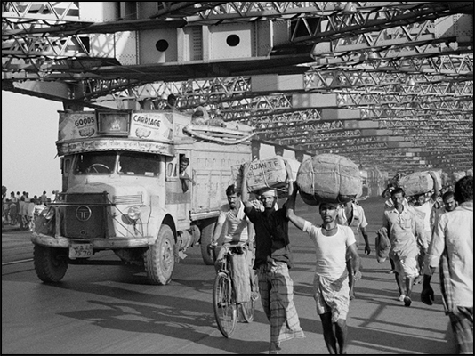 <strong>1992 - Howrah Bridge a Calcutta</strong><br /> <br /><em>♫ Keit Jarrett - Four Artists - Margot.mp3</em>