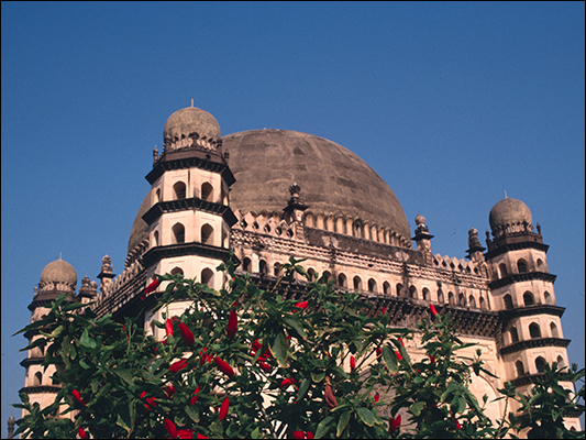 <strong>Gal Gumbaz - 2^ cupola al mondo dopo San Pietro</strong><br /> <br /><em>♫ Lionel Hampton - Walkman Jazz - Je Ne Sais Pas.mp3</em>