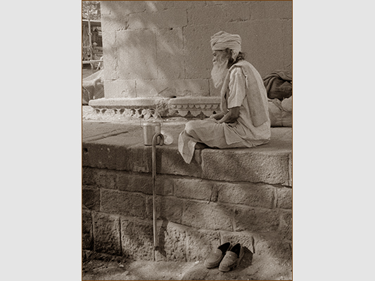 <strong>Nei pressi del Grishneshwar Temple</strong><br /> <br /><em>♫ Petra Magoni - Musica Nuda 2 - Couleurcafe.mp3</em>