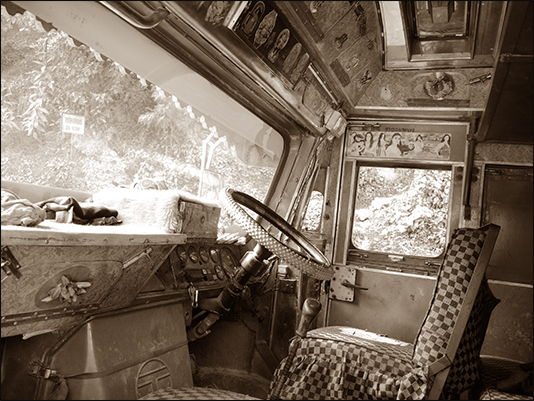 <strong>Cabina di guida di un camion Tata</strong><br /> <br /><em>♫ Keit Jarrett - Four Artists - Love No1.mp3</em>