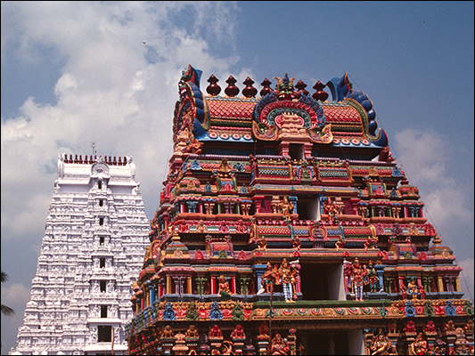 <strong>Srirangam Temple</strong><br /> <br /><em>♫ Chick Corea & Gary Burton - Crystal Silence - What Game Shall We Play Today.mp3</em>