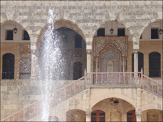 <strong>Il palazzo dell'Emiro di Beiteddine</strong><br /><br /><em>♫ Chick Corea & Gary Burton - Crystal Silence - Crystal Silence.mp3</em>