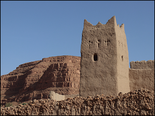 <strong>Resti di una vecchia kasbah</strong><br /> <br /><em>♫ Moktar Gania & Gnawa Soul - Rabi Lâafou.mp3</em>