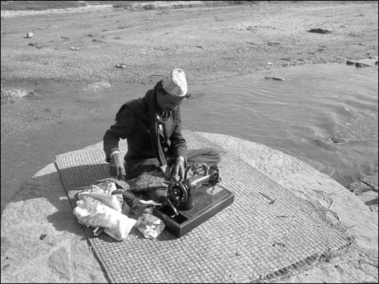 <strong>Kathmandu - Sartoria lungo il Bagmati River</strong><br /> <br /><em>♫ Lionel Hampton - Walkman Jazz - The Man I Love.mp3</em>
