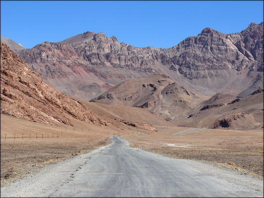 <strong>Un tratto della Pamir Highway, la vecchia M41 sovietica</strong><br /> <br /><em>♫ Chick Corea & Gary Burton - Crystal Silence - Children's Song.mp3</em>