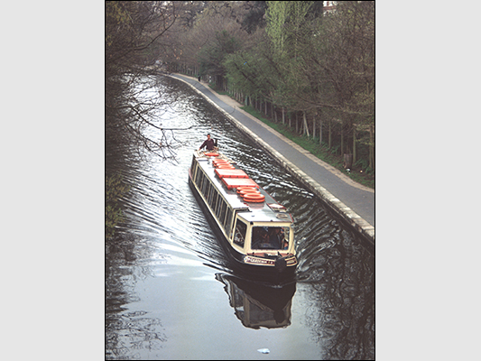 <strong>Londra 1995</strong><br /> <br /><em>♫ Petra Magoni - Musica Nuda 2 - levieennoir.mp3</em>