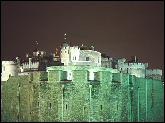 <strong>Londra 1995</strong><br /> <br /><em>♫ Petra Magoni - Musica Nuda 2 - levieennoir.mp3</em>