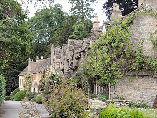 <strong>Castle Combe</strong><br /> <br /><em>♫ John Coltrane - Giant Steps - Countdown.mp3</em>