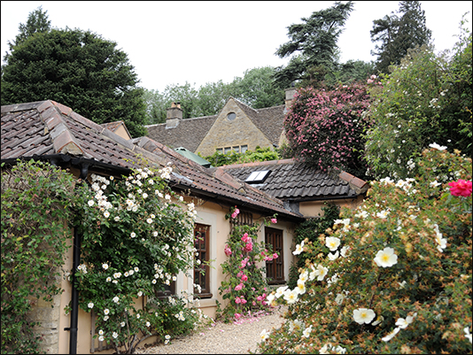 <strong>Castle Combe</strong><br /> <br /><em>♫ John Coltrane - Giant Steps - Countdown.mp3</em>