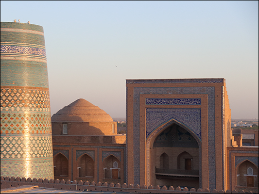 <strong>Madrasa Mohammed Amin Khan al tramonto</strong><br /> <br /><em>♫ John Coltrane - Giant Steps - Giant Steps.mp3</em>