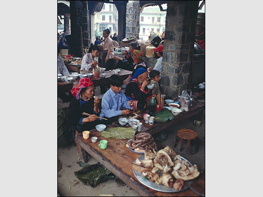 <strong>Pausa pranzo al mercato di Bac Ha</strong><br /> <br /><em>♫ Lionel Hampton - Walkman Jazz - The Man I Love.mp3</em>