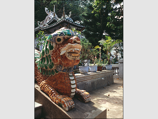 <strong>Pagoda della Montagna di marmo a Da Nang</strong><br /> <br /><em>♫ Lionel Hampton - Walkman Jazz - Je Ne Sais Pas.mp3</em>